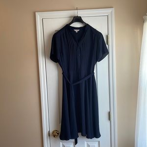 Nannette Short Sleeve Pintuck Dress In Nanette Navy